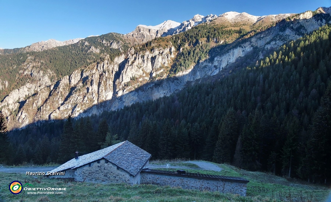 05 Dalla casera, panorama verso il Monte Secco....JPG